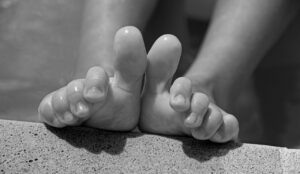 feet-toes-barefoot-7032931