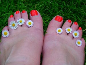 feet-toes-nail-polish-7861